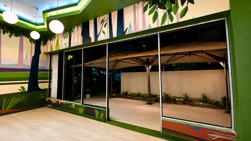 Spur Steak Ranches branded wallpaper and mural graphics manufactured and installed by Sign Image — project photo 14