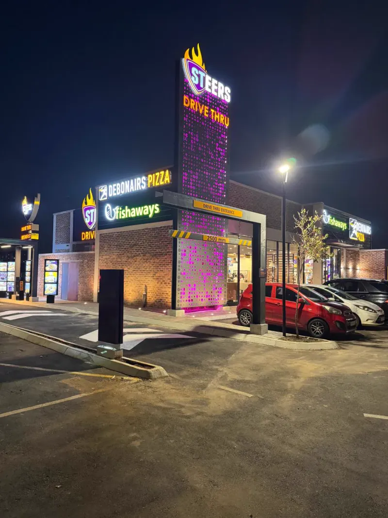 Steers pylon signage and 3D fabricated sign manufactured and installed by Sign Image — project photo 3